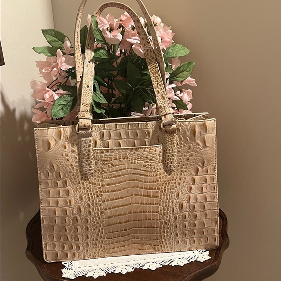 Pristine!  Brahmin tote  bag. - Picture 2 of 7